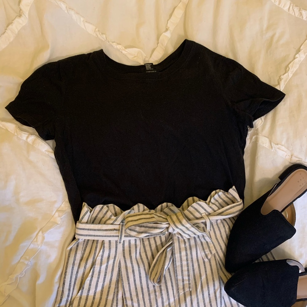 Basic Black Cropped Tee